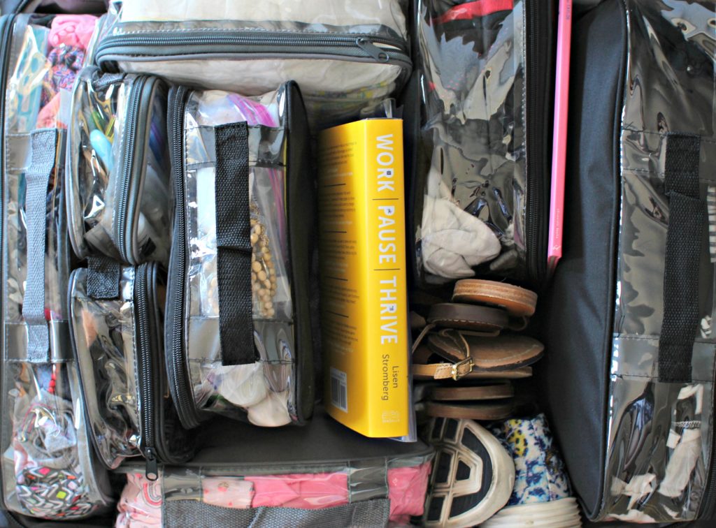 Be prepared for any trip with a toddler! Free Printable Packing List for Traveling with a Toddler (and a packing list for moms too!) + what to expect when taking a vacation with a toddler. This list is a must-have when youÃ¢â‚¬™re packing for a vacation with a toddler! CLICK THROUGH TO READ THE FULL ARTICLE! 