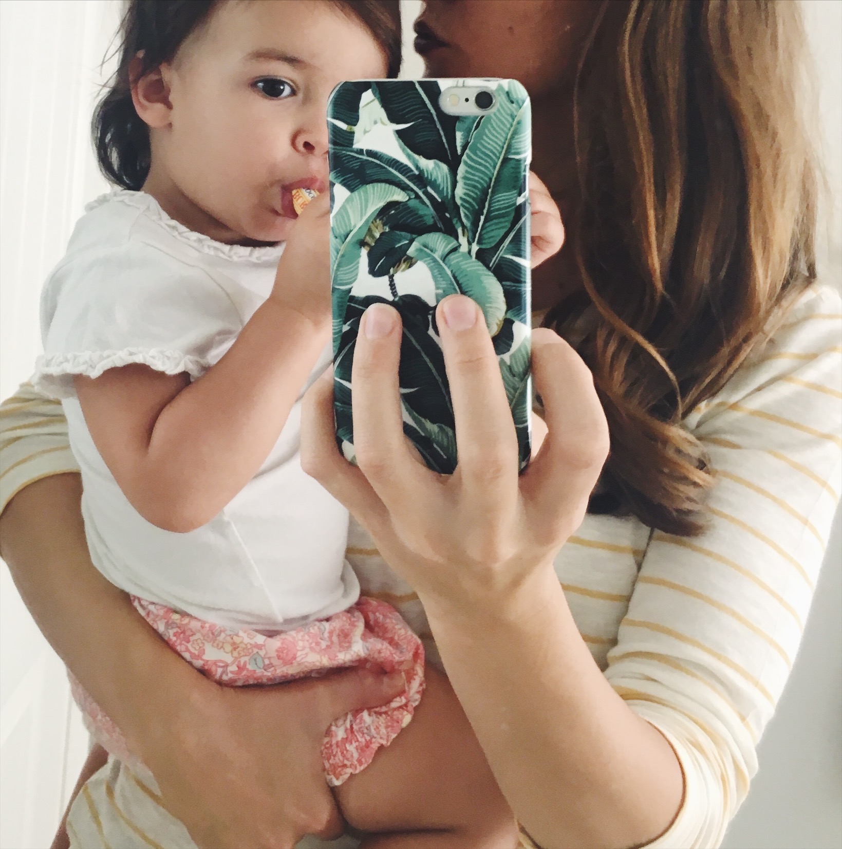 Make life as a New Mom a little easier with these top 10 (FREE!) phone apps - for iPhone or Android - recommended by a new mom herself!